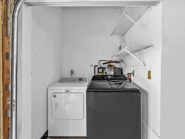 Building Photo - 12549 Woodmill Dr
