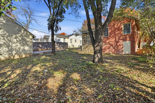 Building Photo - 2608 Highview Terrace