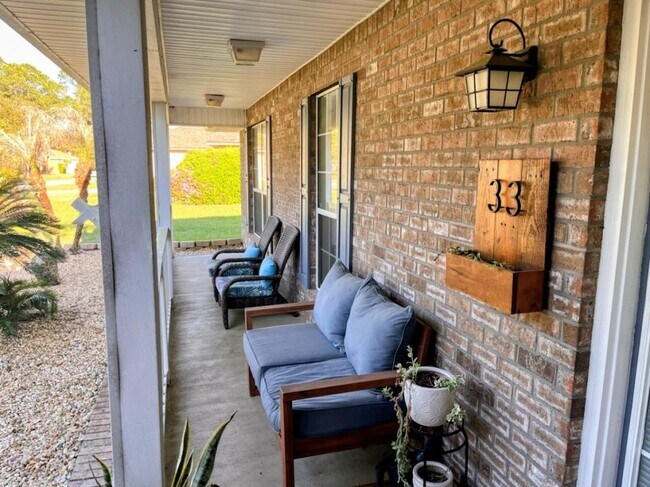 Building Photo - 33 Wheeling Ln