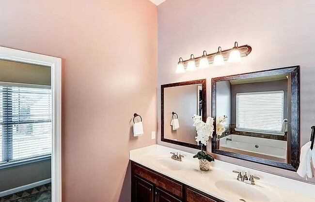 Building Photo - "Spacious 4-Bed Oasis with 2.5 Baths in Charming Simpsonville – 2400 Sq Ft of Comfort Awaits!"