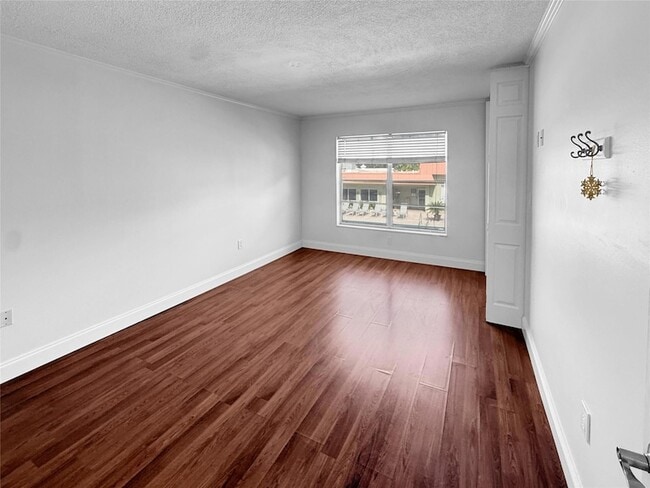 Building Photo - 811 W Oakland Park Blvd