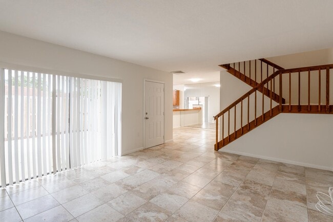 Building Photo - 1607 16th Ln