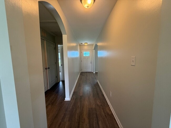 Building Photo - Absolutely Adorable!