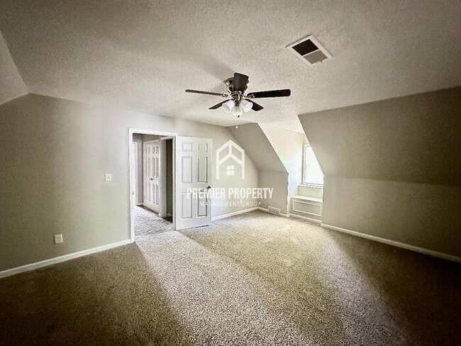 Building Photo - 6667 Amersham Dr