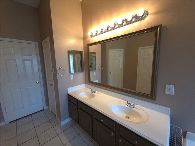 Building Photo - 19406 Stillhouse Dr