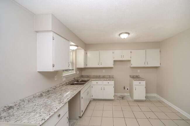 Building Photo - 4940 Clearbrook Cove