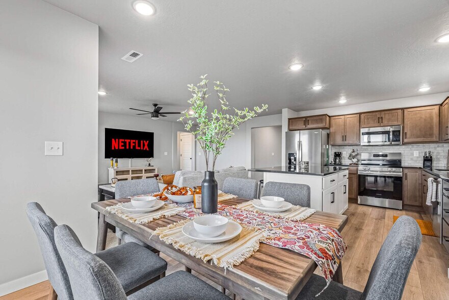 Building Photo - 5126 E Sylvan Hart Dr