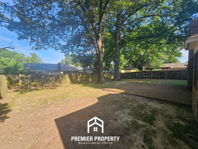 Building Photo - 3373 S Mendenhall Rd