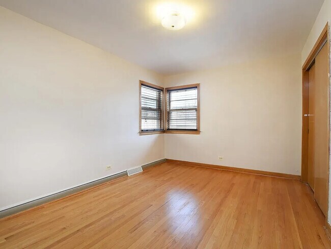 Building Photo - 2915 N Austin Ave