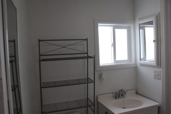 Building Photo - 44 W 2700 S