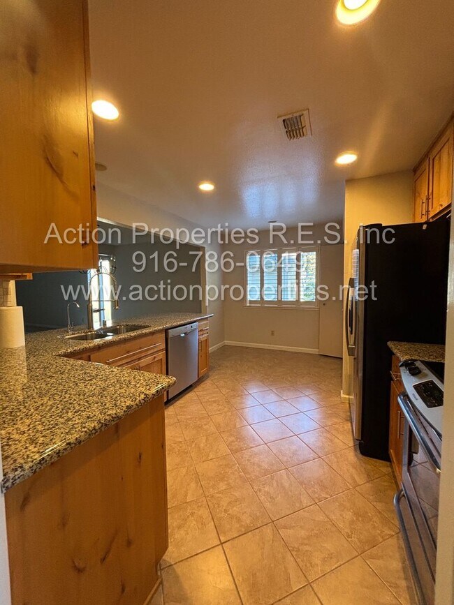 Building Photo - 5110 Village Oaks Dr