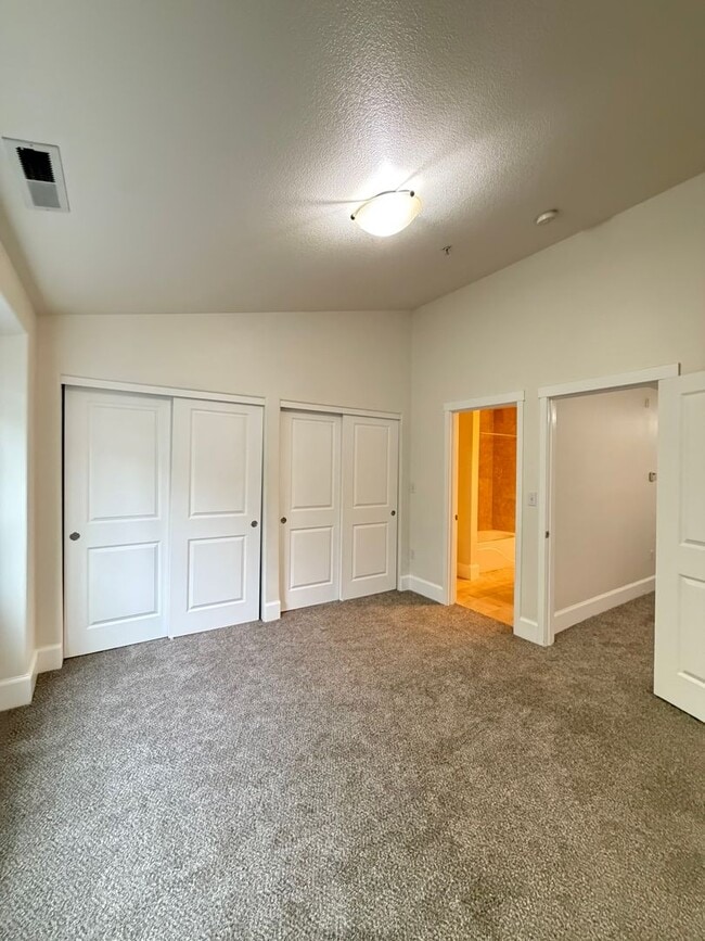 Building Photo - 18425 SW Stepping Stone Dr