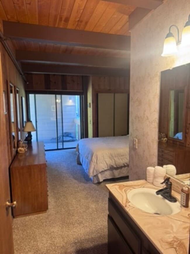 Building Photo - Spacious Furnished 3BD + Den / 3BA Mountain Condo | Pet Friendly | Villa de los Pinos