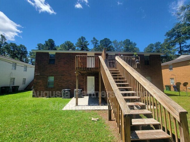 Building Photo - 1546 Hamilton Dr