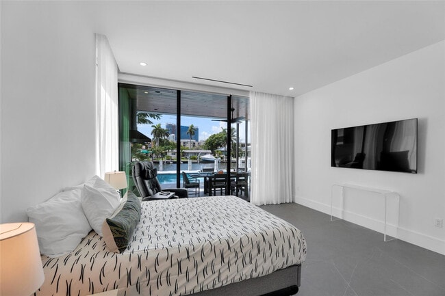 Building Photo - 1730 SE 13th St