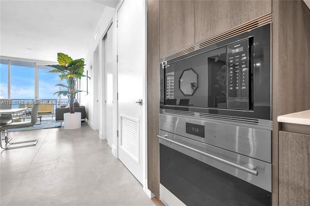 Building Photo - 17550 Collins Ave