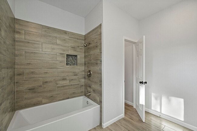 Building Photo - 17507 Wild Oak Dr