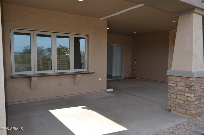 Building Photo - 9644 Thatcher Ave