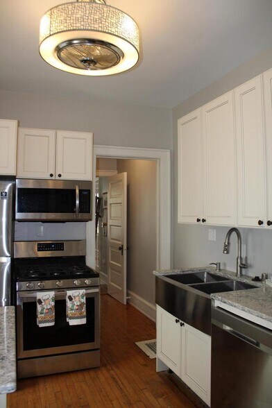 Kitchen1 - 2909 N Farwell Ave