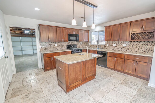 Building Photo - Upgraded 3 Bedroom Rental Home in Canyon C...