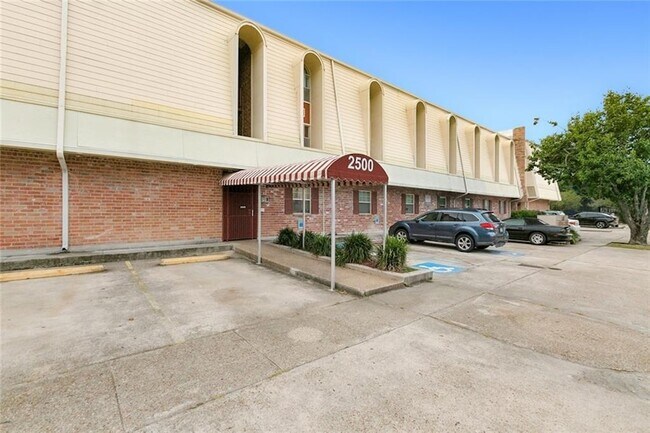Building Photo - 2500 Houma Blvd