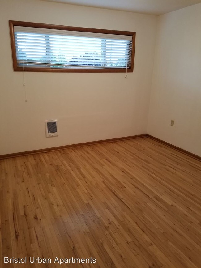 Building Photo - 4030 SE Pardee St