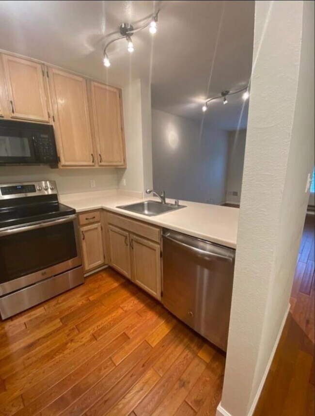 Building Photo - 2250 24th St