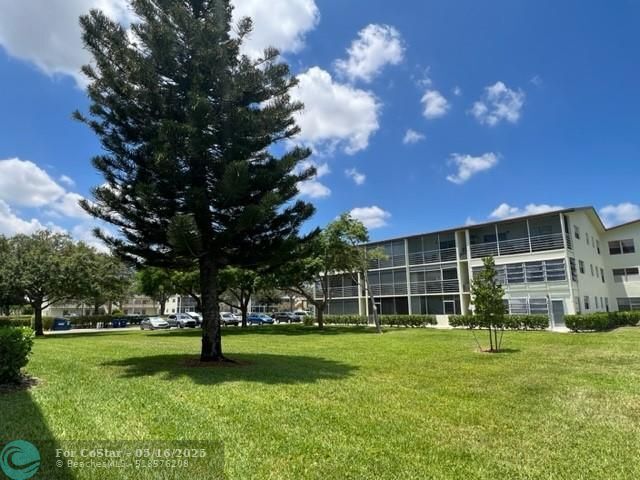 Building Photo - 300 Mansfield G
