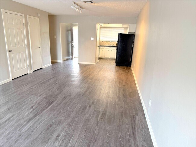 Building Photo - 6620 Westwick Dr