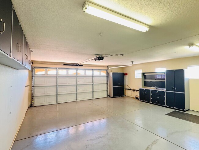 Building Photo - 3Bedroom/2Bathroom Coming soon July 2025!