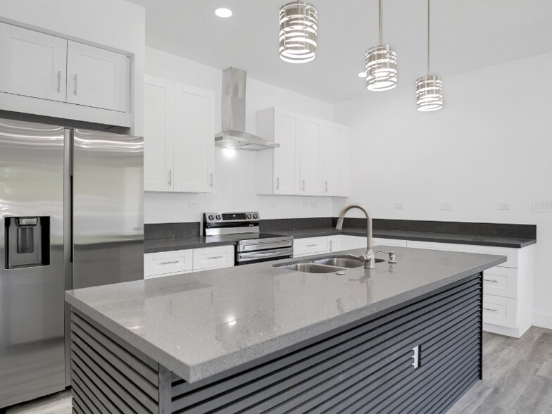 Building Photo - 760 SW 10th St