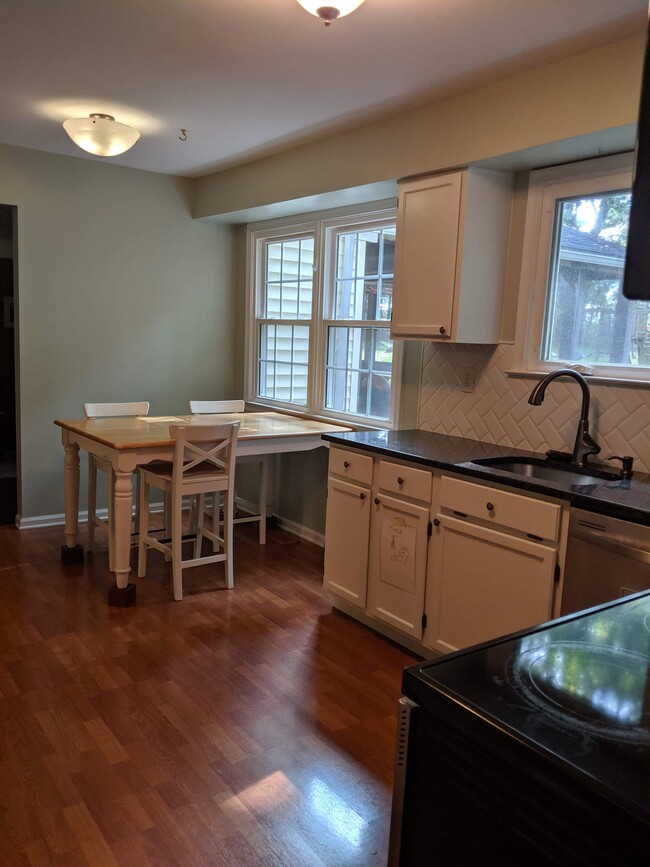 Kitchen - 2042 Fawn Ln