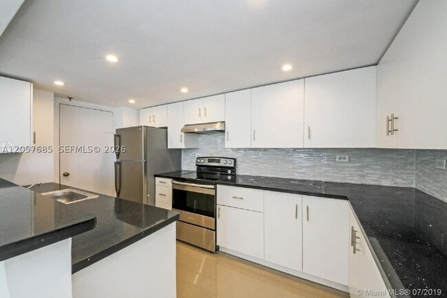 Building Photo - 7545 E Treasure Dr
