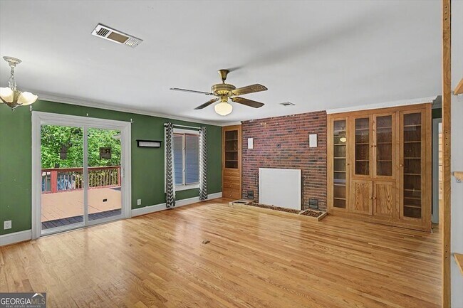 Building Photo - 269 W Hermitage Rd NE