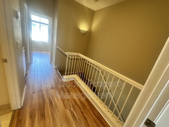 Building Photo - 926 Camino De La Reina