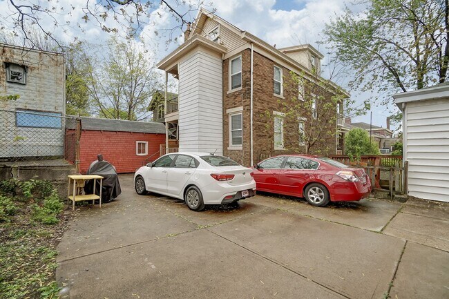 Building Photo - 350 Volkert St