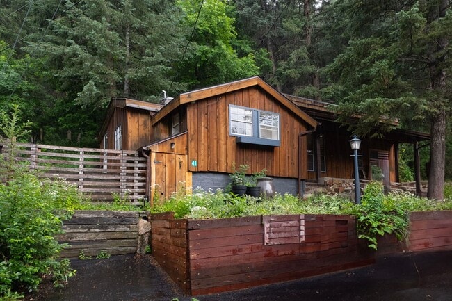 Primary Photo - 2 Bedroom 1 Bath Home Next To Boulder Creek!