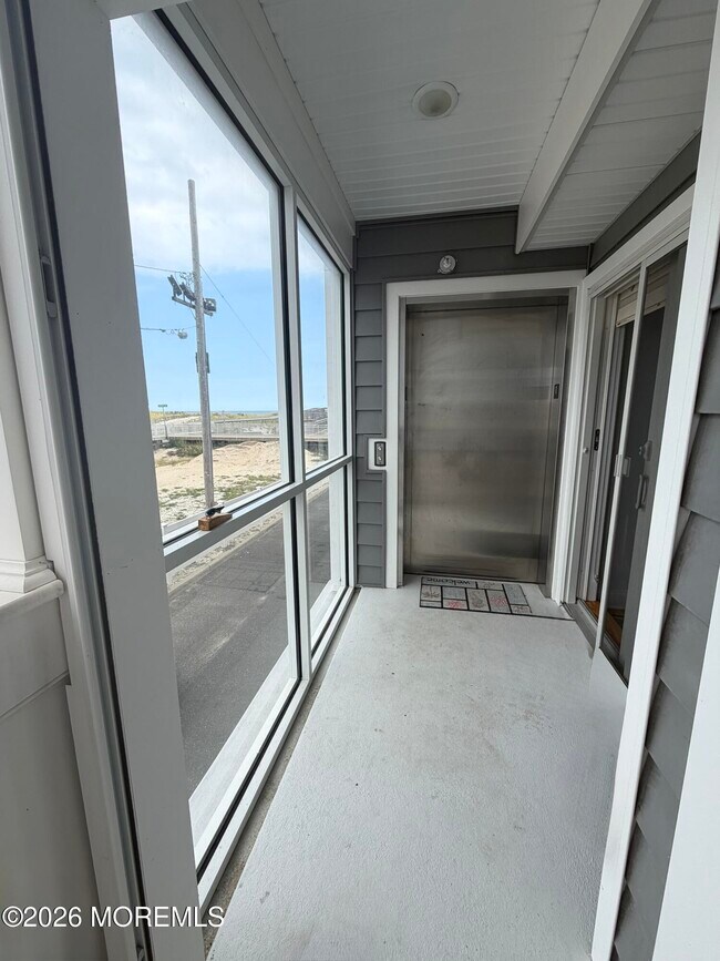Building Photo - 1515 Ocean Terrace