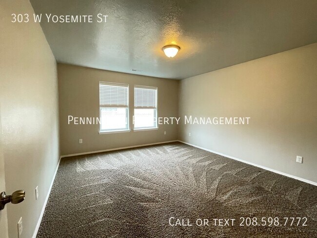 Building Photo - 303 W Yosemite St