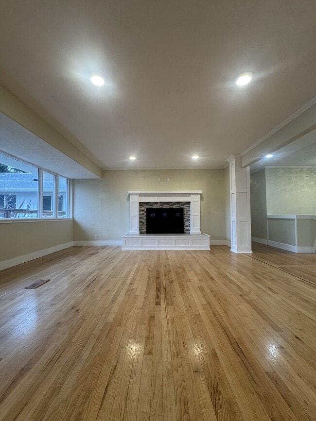 Building Photo - 5-Bed, 3-Bath in South Eugene