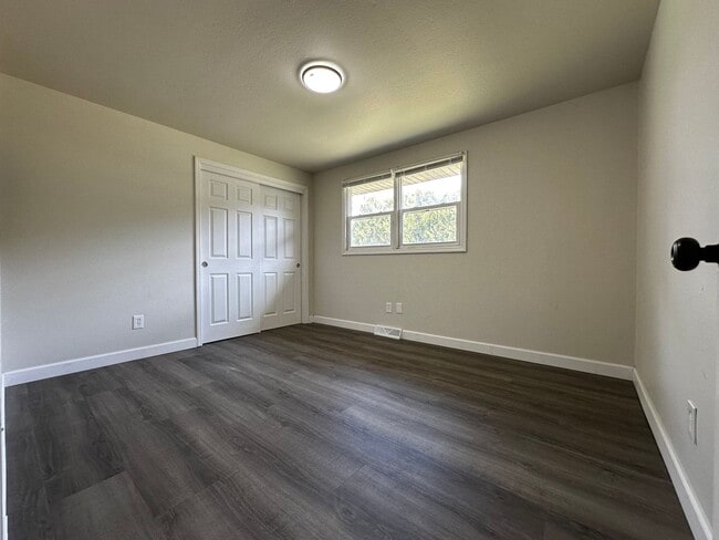 Building Photo - 2746 Nicolet Dr