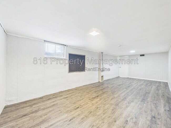 Building Photo - 8511 Crystal Ave