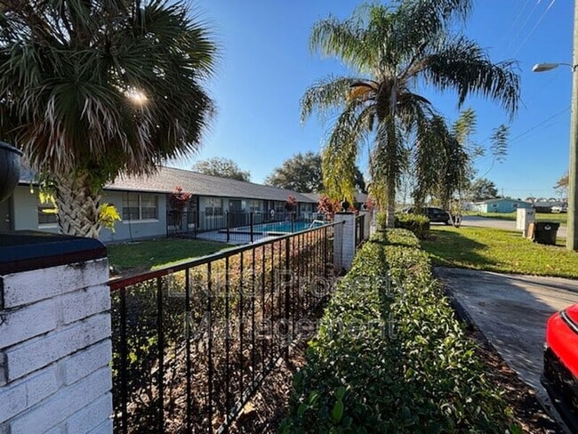 Building Photo - 1031 Columbia Ave