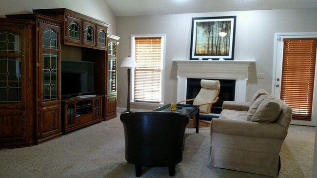 Building Photo - 512 Whistlestop Cir