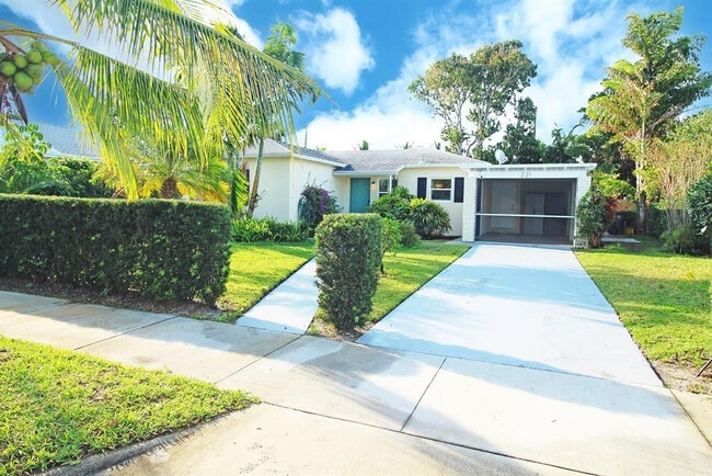 Building Photo - 221 Princeton Dr