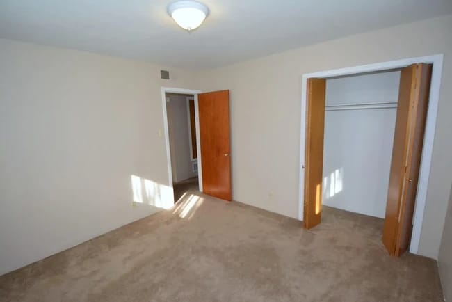 Building Photo - 4012 Ponderosa Ave NE