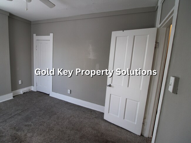 Building Photo - 1221-1223 W 14th St