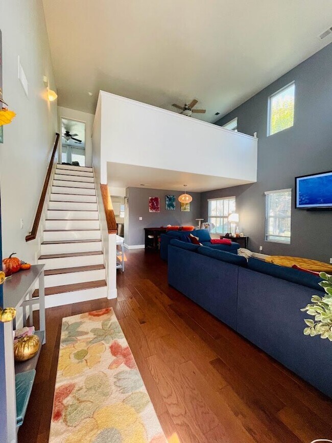 Building Photo - 5 Br 3.5 Ba with pool available soon