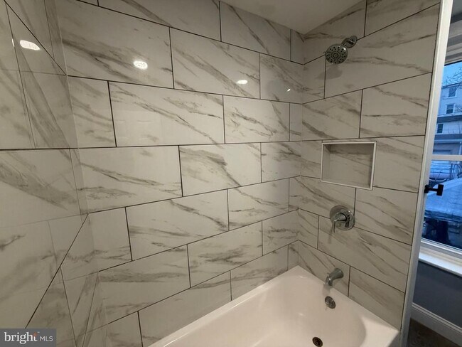 Building Photo - 363 E Airy St