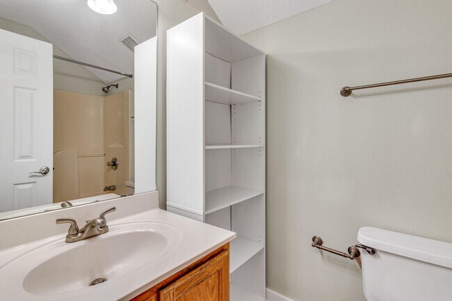 Building Photo - 917 Claeven Cir